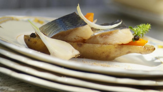 Filets de hareng fumé à l’huile et pommes de terre tièdes | Mordu