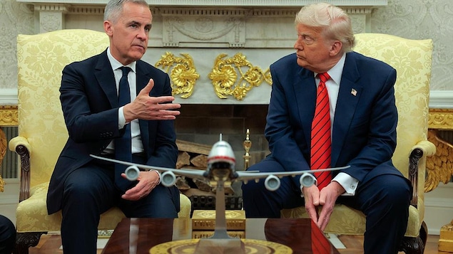 WASHINGTON, DC - MAY 06: U.S. President Donald Trump (R) meets with Canadian Prime Minister Mark Carney in the Oval Office at the White House on May 6, 2025 in Washington, DC. Carney, who was elected into office last week, is expected to meet with President Trump to discuss trade and the recent tariffs imposed on Canada. (Photo by Anna Moneymaker/Getty Images)