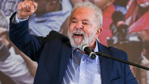 À Paris, Lula accuse Bolsonaro de « détruire » le Brésil