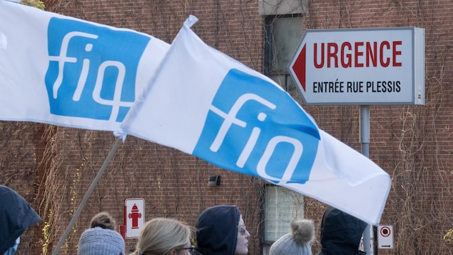 Des banderoles de la Fédération interprofessionnelle de la santé (FIQ).