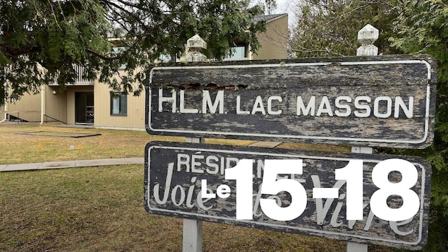 Un panneau d'un HLM dans les Laurentides.