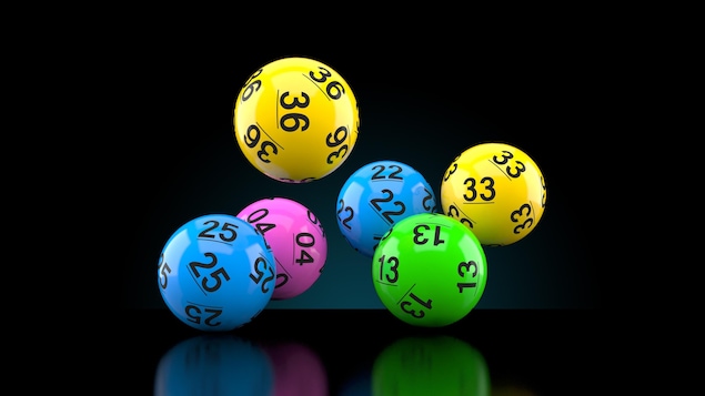 Des boules de lotteries.
