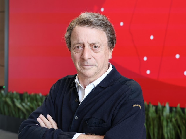 Jean-Luc Mongrain, posant pour la photo.
