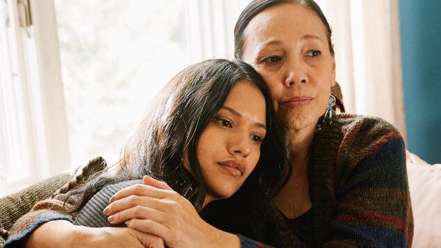 Deux femmes enlacées Deux femmes enlacées