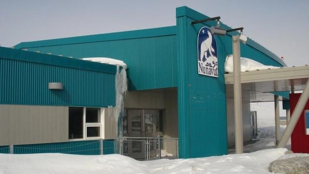 la façade d'un centre de santé au Nunavut