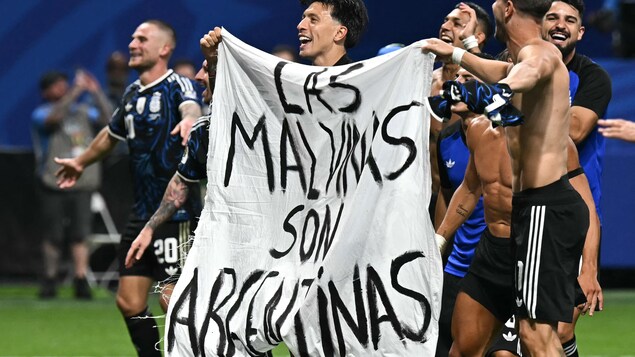 Pourquoi cette banderole de l’Argentine au Mondial fait polémique