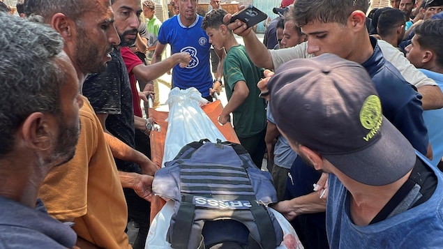 Entierro de un periodista asesinado por Israel.