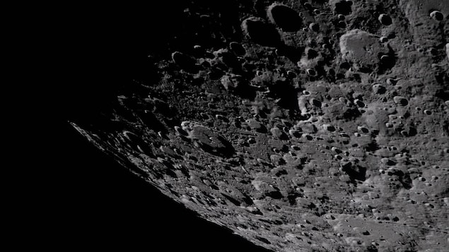 Des cratères sur la surface de la Lune
