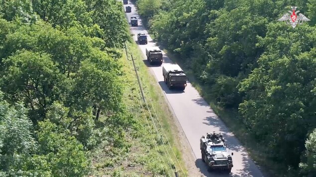 Une colonne de véhicules militaires russes
