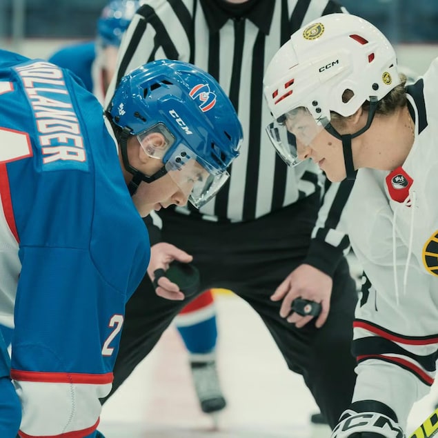Deux joueurs de hockey.