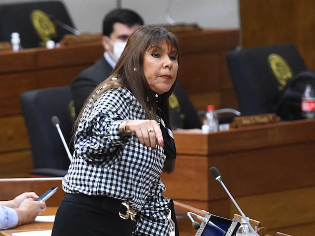 Celeste Amarilla parle au sénat paraguayen.