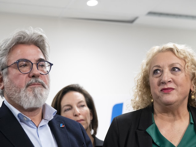 Le chef du Parti libéral du Québec (PLQ), Pablo Rodriguez, et la députée libérale de Chomedey, Sona Lakhoyan Olivier.
