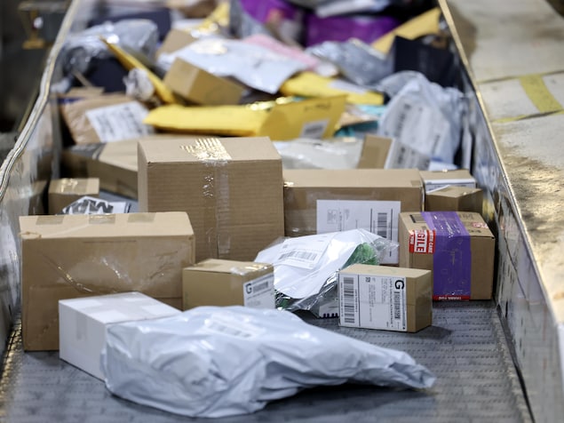 L’envoi de colis aux États-Unis va coûter cher aux entreprises | En ...