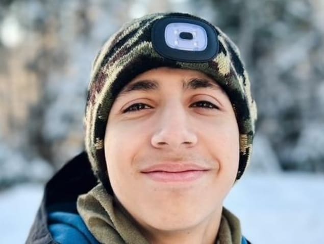 Photo d'un adolescent en habit hivernal, décédé lors d'une sortie de ski