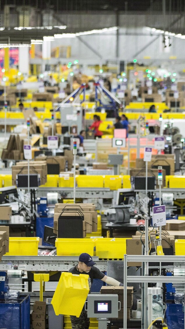 Un 1er syndicat dans un entrepôt d’Amazon au Canada | En bref | Radio ...