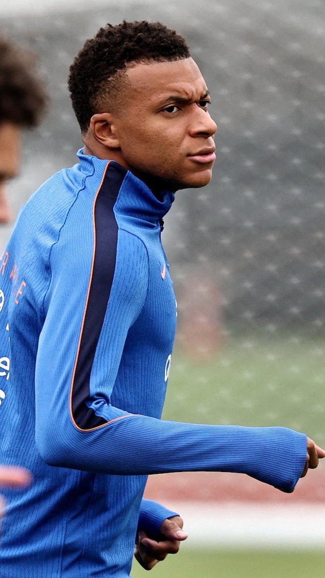 Kylian Mbappé à l'entraînement avec la France.