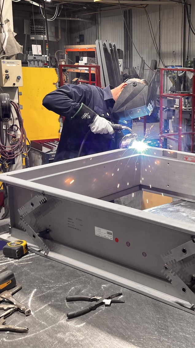 Un soudeur au travail.