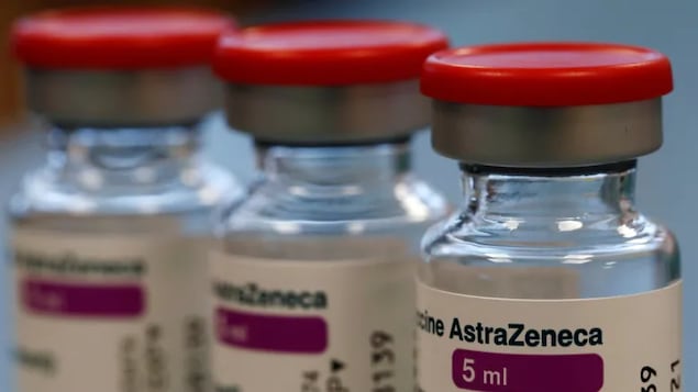 Close up ng mga vial ng AstraZeneca vaccine.
