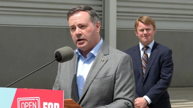 Dos políticos de Alberta.