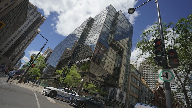 Façade du 2000, rue Peel, à Montréal. Un édifice vitré au centre-ville.