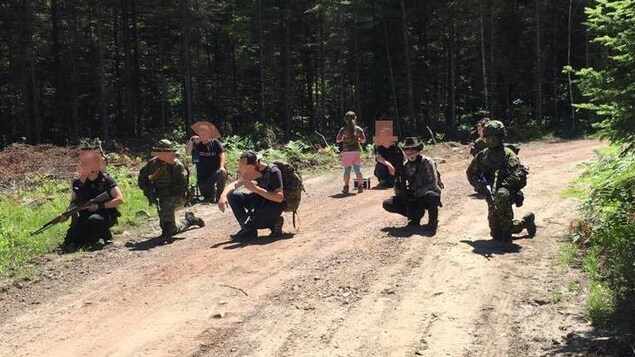 Membres présumés de la milice III % du Québec lors d'un exercice Membres présumés de la milice III % du Québec lors d'un exercice
