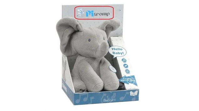 Une peluche en forme d'éléphant dans sa boîte d'emballage.