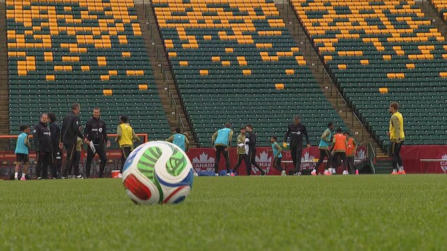 De la pluie à Edmonton pour le match du Canada contre l’Ouzbékistan