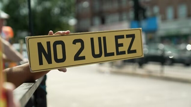 London is enlarging its pollution-charge area, known as the ULEZ, or Ultra Low Emission Zone. Motorists with a heavily polluting older car, typically a diesel vehicle, will have to pay roughly $21 Cdn to drive through the zone. (Adrian Di Virgilio/CBC)