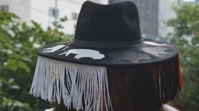 Des designers de mode autochtones s’illustrent à l’international