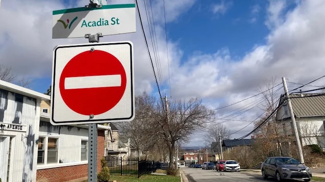 Surveillance à Wolfville : la mairesse surprise des inquiétudes du syndicat étudiant