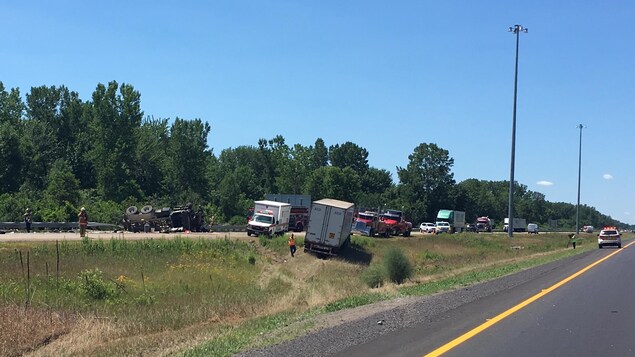 Une collision entre deux camions est survenue sur l'autoroute 40, dans le secteur de Pointe-du-Lac à Trois-Rivières. Une collision entre deux camions est survenue sur l'autoroute 40, dans le secteur de Pointe-du-Lac à Trois-Rivières.