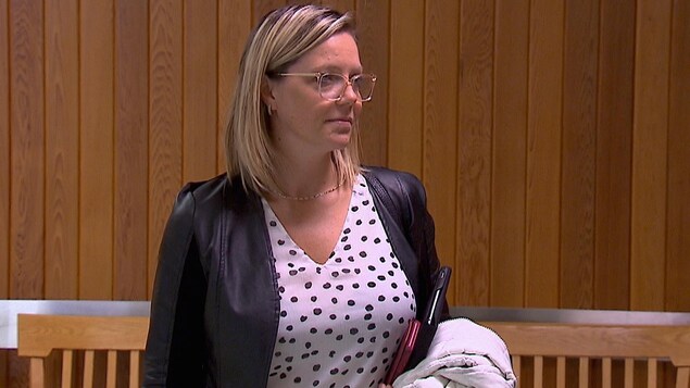 Anick Santerre dans un des couloirs du palais de justice. Anick Santerre dans un des couloirs du palais de justice.