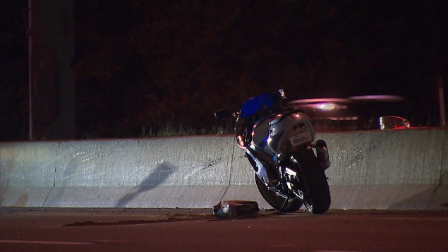 Un conducteur a perdu la maîtrise de sa moto. Un conducteur a perdu la maîtrise de sa moto.