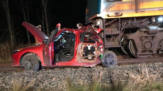 Aucun blessé à la suite d’une collision entre un train VIA Rail et un véhicule, à Ottawa