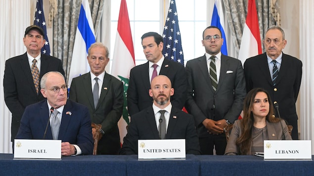 Marco Rubio lors de l'annonce d'un accord-cadre entre le Liban et Isra&euml;l, accompagn&eacute; des ambassadeurs isra&eacute;lien et libanais, le 26 juin 2026.