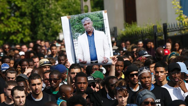 En France, la justice interdit une marche contre les violences policières
