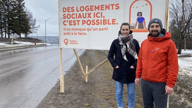 Québec solidaire mène une action contre la crise du logement à Chicoutimi