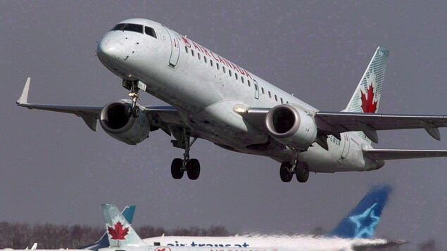 Un appareil d'Air Canada prend son envol à l'Aéroport international Stanfield