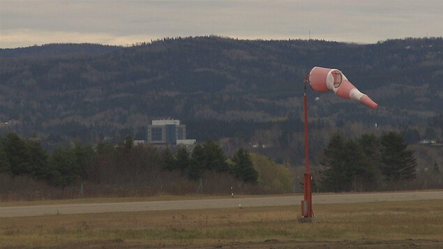 L'aéroport de Sainte-Anne-des-Monts L'aéroport de Sainte-Anne-des-Monts