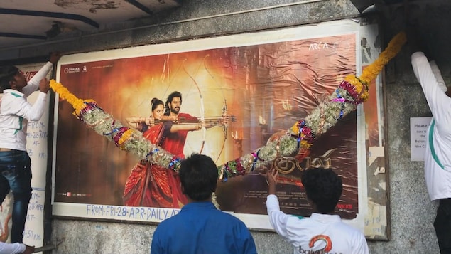 Affiche du film « Baahubali 2 » Affiche du film « Baahubali 2 »