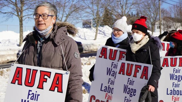 Grève à l’Université Acadia : la province nomme un médiateur
