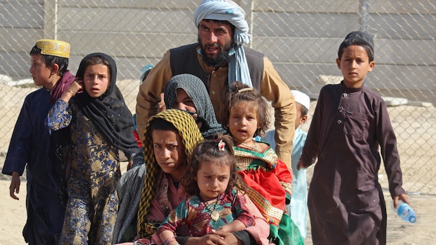 Una familia de refugiados afganos.