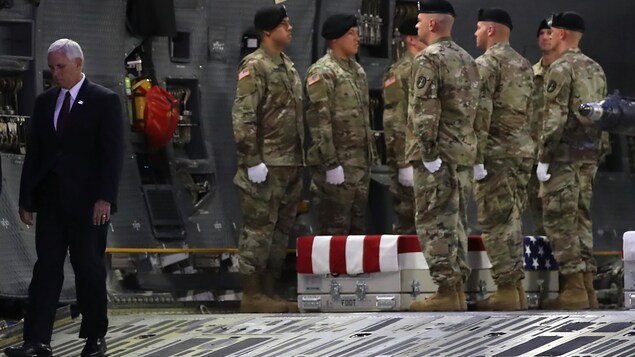 Plus de 2400 Américains ont été tués depuis le début de la guerre en Afghanistan. Le conflit a aussi coûté plus de 700 milliards de dollars au Trésor public. Plus de 2400 Américains ont été tués depuis le début de la guerre en Afghanistan. Le conflit a aussi coûté plus de 700 milliards de dollars au Trésor public.