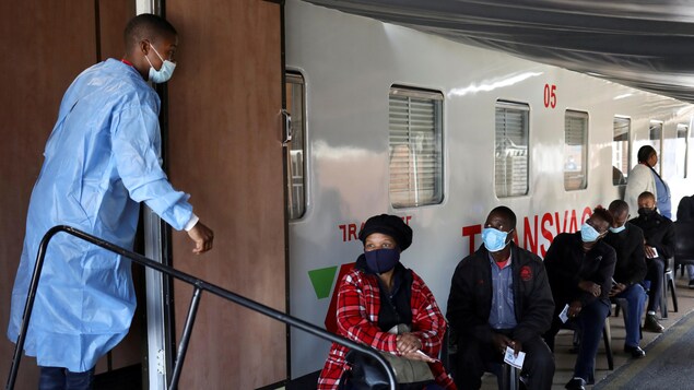 Variant Omicron : les interdictions de voyage visant l’Afrique du Sud « injustifiées »