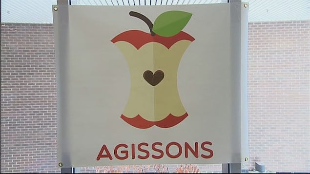 Une pomme grugée jusqu'au coeur Une pomme grugée jusqu'au coeur