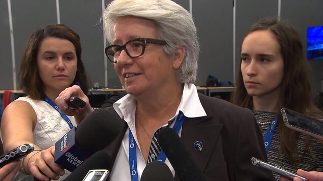 La députée péquiste Agnès Maltais a maintenu que l'interdiction des signes religieux ne viserait que les employés de l'État en situation d'autorité contraignante. La députée péquiste Agnès Maltais a maintenu que l'interdiction des signes religieux ne viserait que les employés de l'État en situation d'autorité contraignante.
