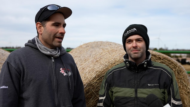 Jonathan Fortin et Mathieu Chamberland, agriculteurs de Baie-des-Sables en Matanie.