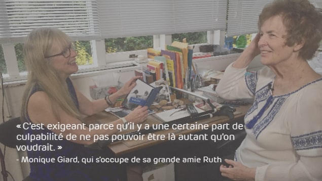 Monique Giard (à gauche) qui s'occupe de sa grande amie Ruth (à droite) : « C’est exigeant parce qu’il y a une certaine part de culpabilité de ne pas pouvoir être là autant qu’on voudrait. » Monique Giard (à gauche) qui s'occupe de sa grande amie Ruth (à droite) : « C’est exigeant parce qu’il y a une certaine part de culpabilité de ne pas pouvoir être là autant qu’on voudrait. »
