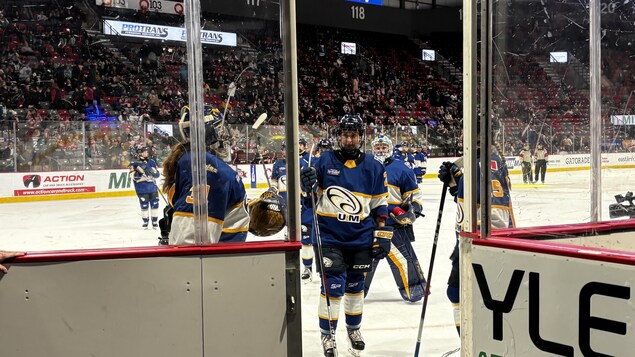 Hockey féminin : une foule record à Moncton pour le match des Aigles Bleues