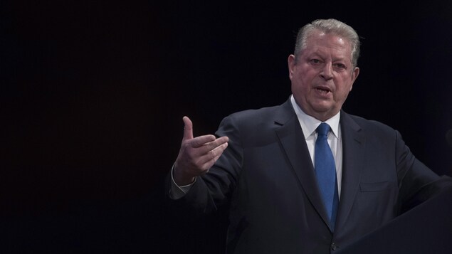 L'ancien vice-président américain, Al Gore, prenant la parole lors d'un événement à New York. L'ancien vice-président américain, Al Gore, prenant la parole lors d'un événement à New York.
